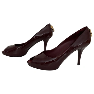 Pre-owned Louis Vuitton Patent Leather Heels In Burgundy
