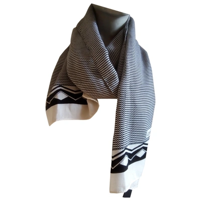 Pre-owned Versace Wool Scarf & Pocket Square In White