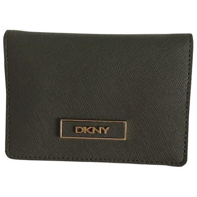 Pre-owned Dkny Leather Card Wallet In Khaki