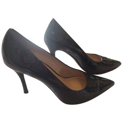 Pre-owned Dkny Patent Leather Heels In Black