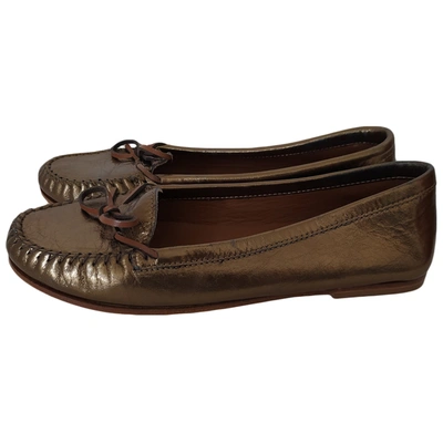 Pre-owned Tomas Maier Leather Flats In Gold