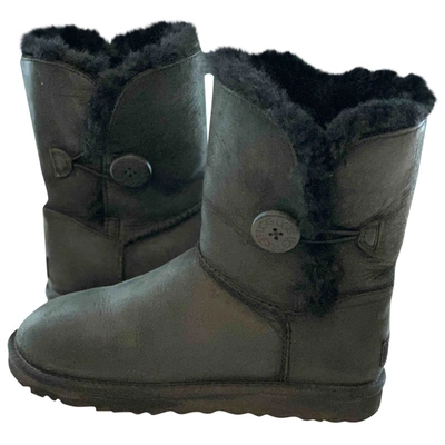 Pre-owned Ugg Leather Snow Boots In Black