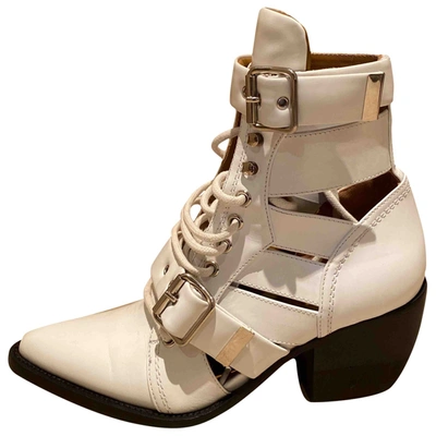 Pre-owned Chloé Rylee Leather Ankle Boots In White