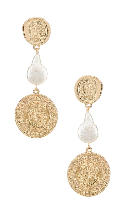 Amber Sceats Pearl Coin Earring In Gold