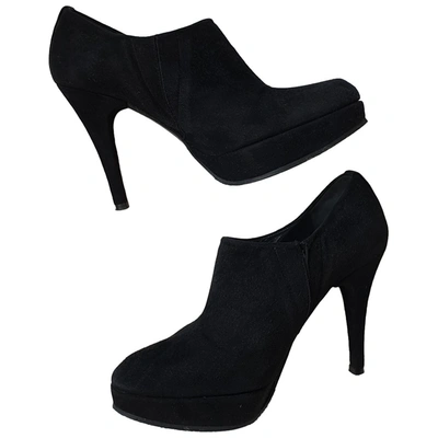 Pre-owned Stuart Weitzman Ankle Boots In Black