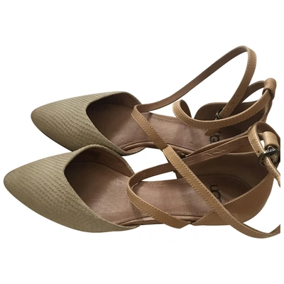 Pre-owned Ugg Leather Flats In Beige