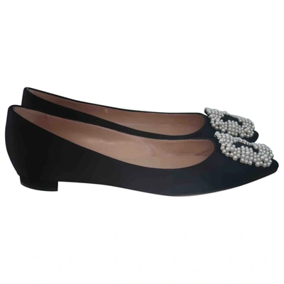 Pre-owned Manolo Blahnik Hangisi Cloth Ballet Flats In Black