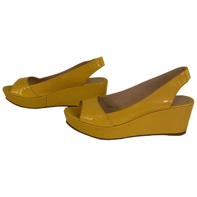 Pre-owned Fendi Patent Leather Heels In Yellow