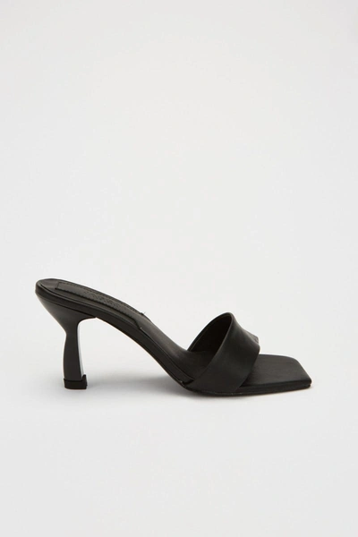 Jaggar Oblique Heel In Black