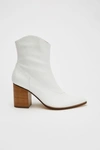 Jaggar Curve Boot In Ivory