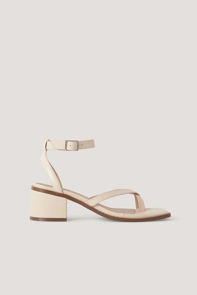 Na-kd Cross Toe Strap Block Heel Sandals - Offwhite In Natural