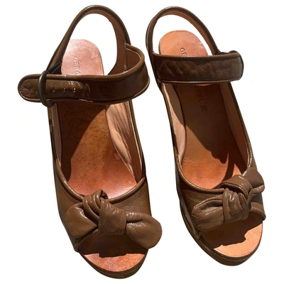 Pre-owned Gerard Darel Patent Leather Mules & Clogs In Camel