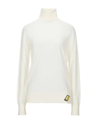 Circus Hotel Turtleneck In White