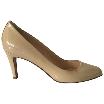 Pre-owned Mulberry Patent Leather Heels In Beige
