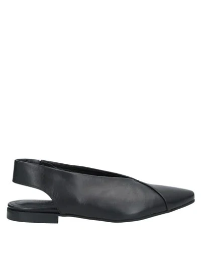 Liviana Conti Ballet Flats In Black