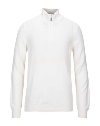 Vengera Sweater With Zip In White