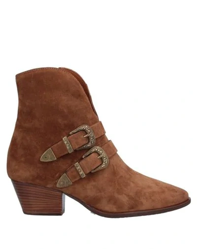 Todai Ankle Boots In Brown