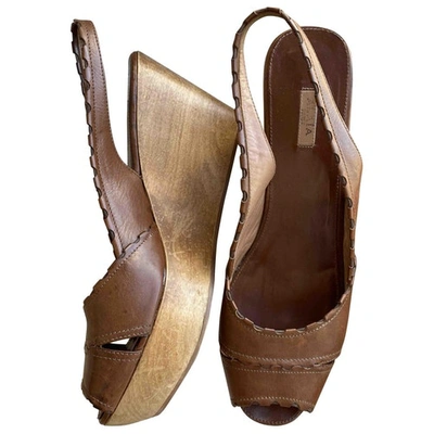 Pre-owned Alaïa Leather Sandals In Camel
