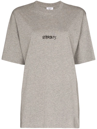 Vetements Handwritten Logo Print Oversized T-shirt In Grey
