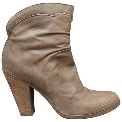 Pre-owned Sartore Leather Ankle Boots In Beige