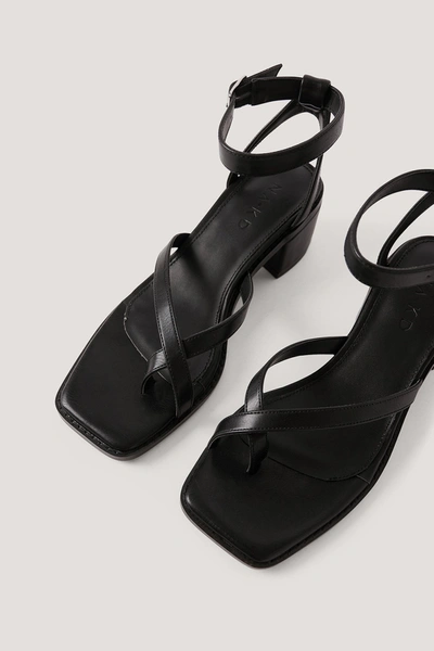 Na-kd Cross Toe Strap Block Heel Sandals - Black