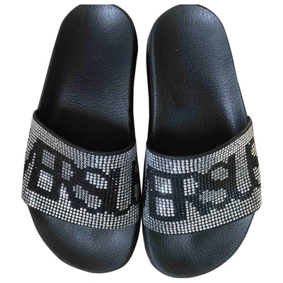 Pre-owned Versus Black Rubber Sandals