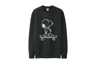 Pre-owned Kaws  X Uniqlo X Peanuts Snoopy Skateboarding Sweatshirt Black