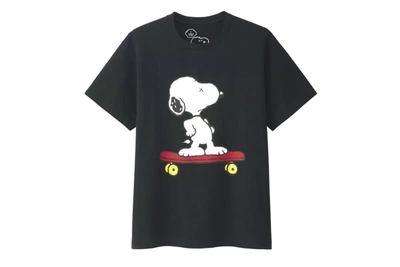 Pre-owned Kaws  X Uniqlo X Peanuts Snoopy Skateboarding Tee Black