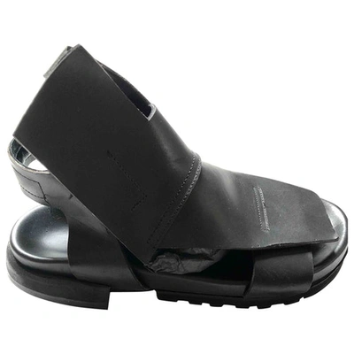 Pre-owned Cinzia Araia Black Leather Sandals