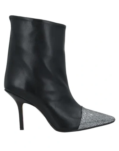 Anna F. Ankle Boots In Black