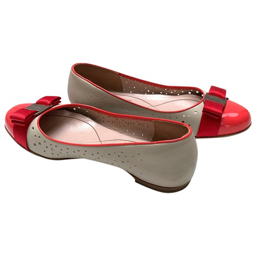 salvatore ferragamo vara flats