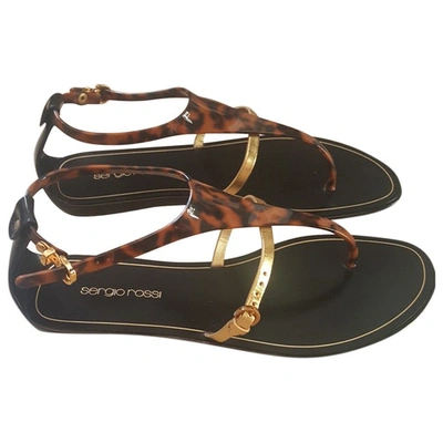 Pre-owned Sergio Rossi Flip Flops In Gold