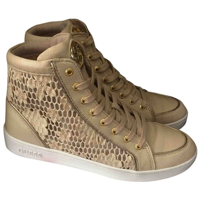 Pre-owned Guess Leather Trainers In Beige