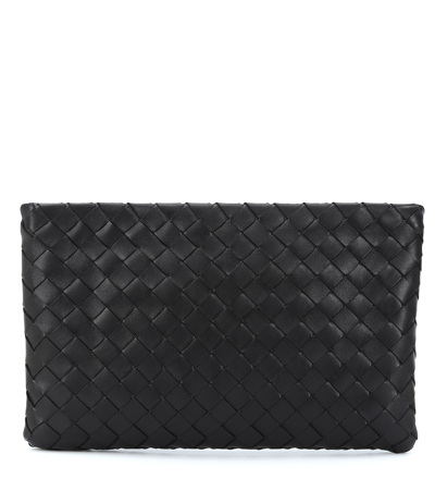 Bottega Veneta Medium Intrecciato Leather Clutch In Space/gold