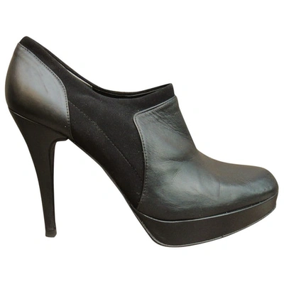 Pre-owned Stuart Weitzman Leather Ankle Boots In Black