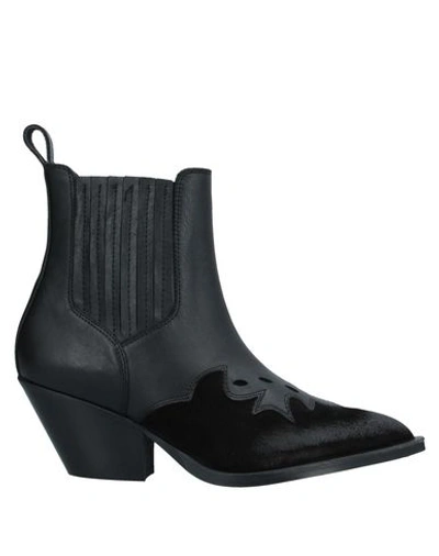 Makris Ankle Boots In Black