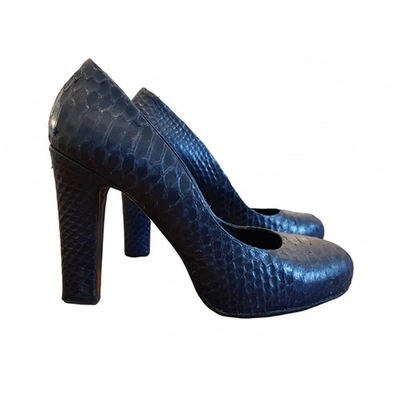 Pre-owned Fiorifrancesi Blue Crocodile Heels