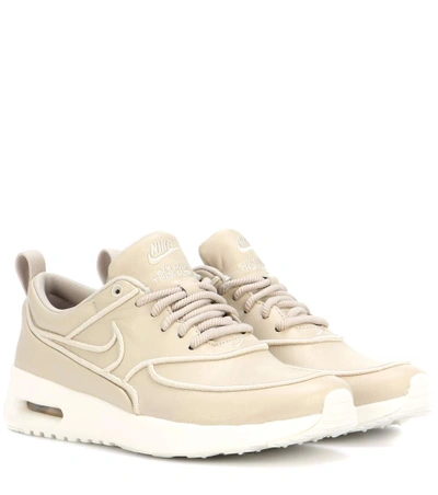 komen Klas Door Nike Air Max Thea Ultra Si Leather Sneakers In Oatmeal | ModeSens