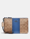 Coach Kleine Tasche Mit Handschlaufe Aus Charakteristischem Colourblock-canvas In Pewter/tan Dark Denim