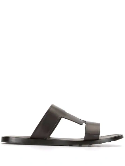 Tod's Flat Leather Sandals In Brown