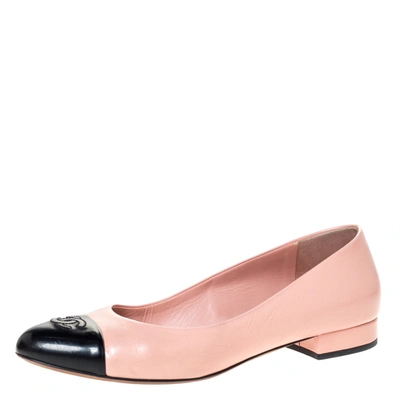 Pre-owned Chanel Pink Leather And Black Patent Leather Cc Cap Toe Ballet Flats Size 39.5