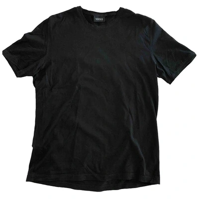 Pre-owned Versus T-shirt In Black