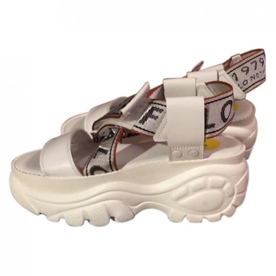 Pre-owned Buffalo White Rubber Sandals