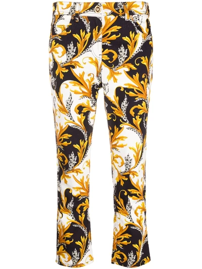 Versace Cropped-jeans Mit Barock-print In White