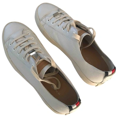 Pre-owned Tommy Hilfiger Leather Low Trainers In Ecru