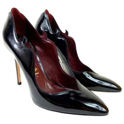 Pre-owned Aperlai Patent Leather Heels In Black