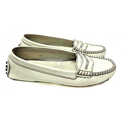 Pre-owned Tod's Gommino Patent Leather Flats In White