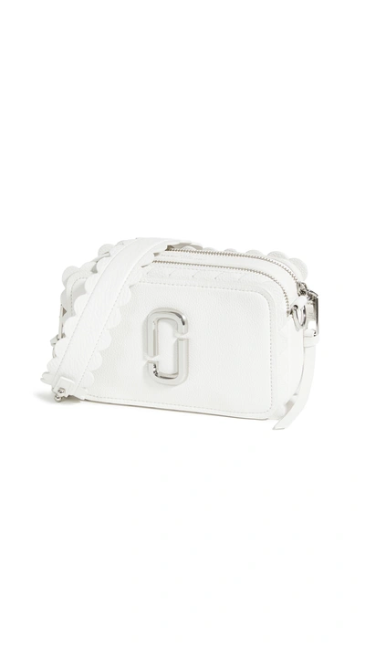 The Marc Jacobs The Softshot 21 Scalloped Leather Crossbody Bag In White