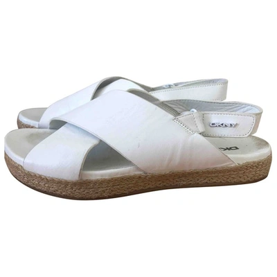 Pre-owned Dkny White Leather Sandals