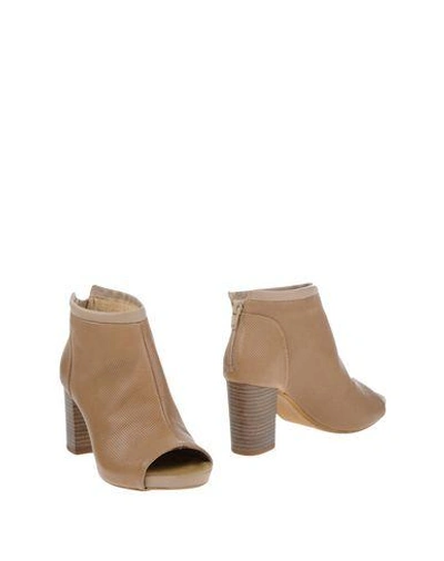Manas Ankle Boot In Khaki